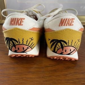 Nike Daybreak Sneaker-  Size 5